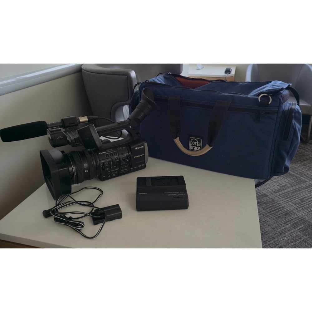 Sony HXR-NX3/1 NXCAM Professional Handheld Camcorder Only 120 Operational Hours
